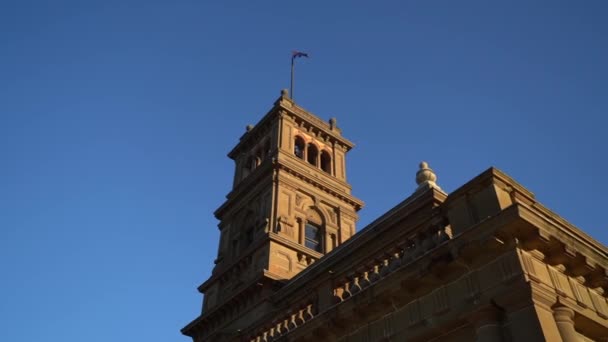 Schöner Turm Mit Australischer Flagge Des Werribee Mansion Building Bewegungsansicht — Stockvideo