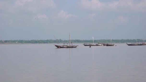 Boot Drijft Ganges Rivier — Stockvideo