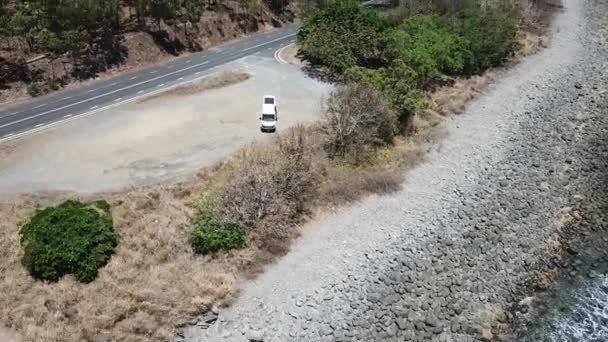 Drone Anteny Campervan Przenieść Tyłu Aby Ujawnić Tropikalne Plaże — Wideo stockowe