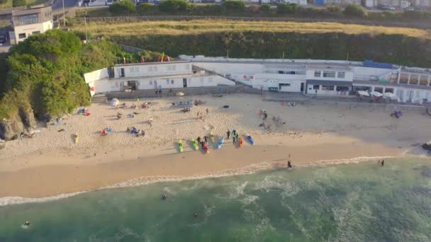 Pro Surfaři Komunita Setkávají Marazion England Aerial — Stock video