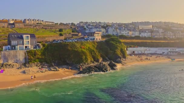 Familie Brengt Tijd Door Het Weekend Aan Kust Van Marazion — Stockvideo