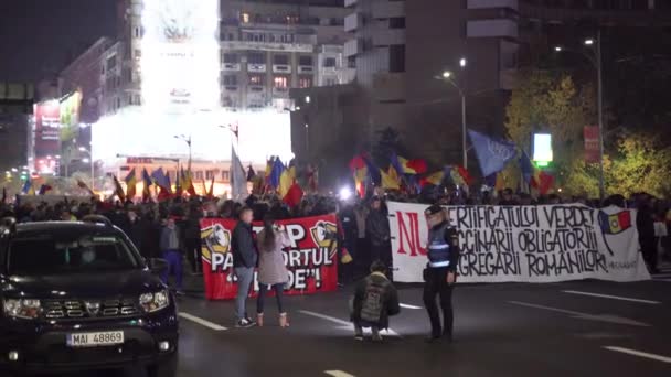Ρουμανικός Λαός Διαμαρτύρεται Σημαίες Κατά Της Κυβέρνησης Για Δικαιώματά Του — Αρχείο Βίντεο