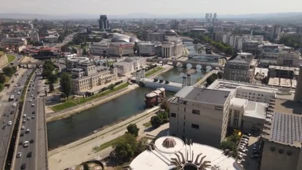 Skopje Macedonia Del Norte Vista Aérea Los Museos Puentes Peatonales — Vídeos de Stock