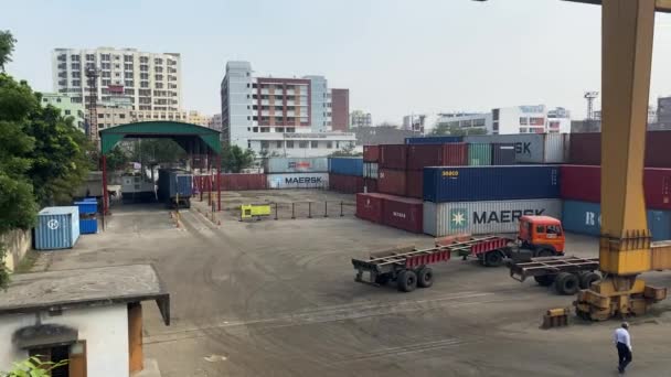 Άποψη Της Dhaka Εσωτερική Αποθήκη Εμπορευματοκιβωτίων Μεγάλο Γερανό Πεζικού Θέση — Αρχείο Βίντεο