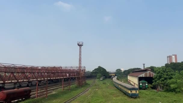 Kereta Api Sidings Dengan Kereta Dan Wagon Disimpan Stasiun Kereta — Stok Video