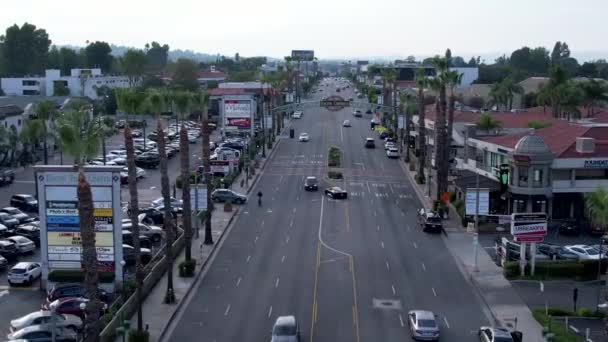 Aérea Sobre Ventura Blvd Encino Commons Firmar Alrededor Los Negocios — Vídeo de stock