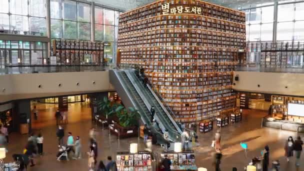 Kerumunan Orang Berjalan Jalan Perpustakaan Starfield Distrik Gangnam Seoul Korea — Stok Video