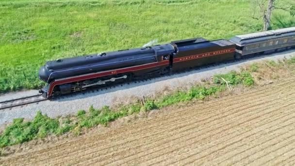 Vue Aérienne Une Moteur Vapeur Antique Des Voitures Passagers Voyageant — Video