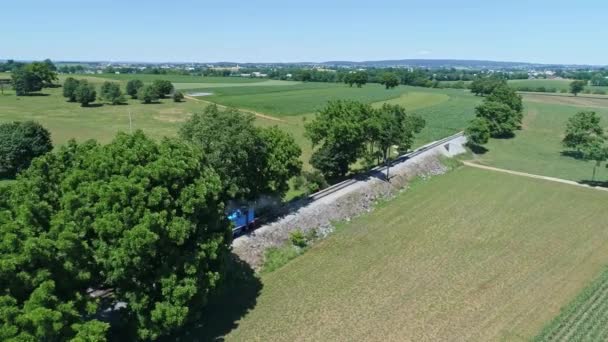 Una Vista Aérea Thomas Tank Engine Viajando Solo Una Pista — Vídeo de stock