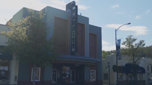 Buitengevel Van Vintage Varsity Film Theatergebouw Ashland Oregon — Stockvideo