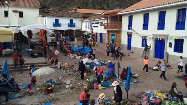 Gente Ocupada Sección Frutas Verduras Del Mercado Pisac Valle Sagrado — Vídeos de Stock