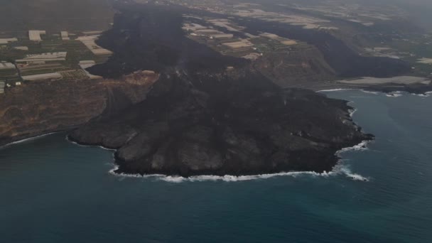 Působivý Pohled Zpevněný Tok Lávy Moři Erupci Sopky Cumbre Vieja — Stock video