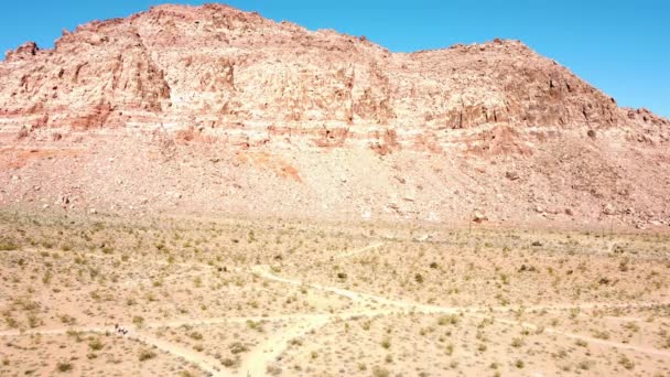 People Hiking Nevada Mountain — Stock Video