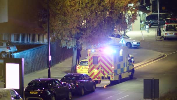 Londra Ngiltere Bir Gece Sokağa Park Edilmiş Bir Ambulansın Statik — Stok video