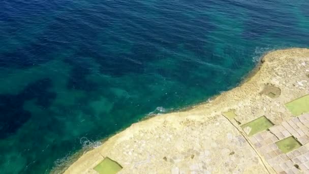 Aerial Dolly Back Über Den Salinen Der Insel Gozo Malta — Stockvideo