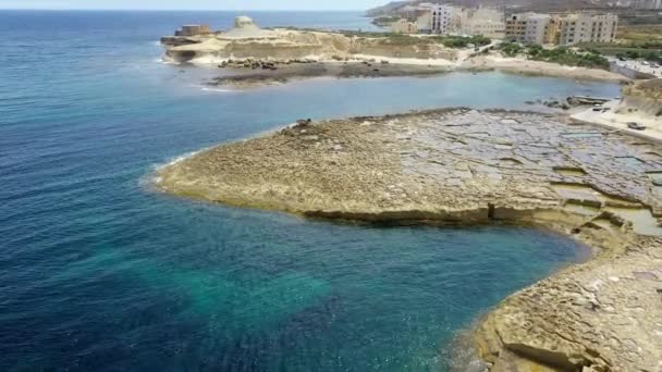 Linha Aerial Revealing Coastline Northern Gozo Island Malta — Vídeo de Stock