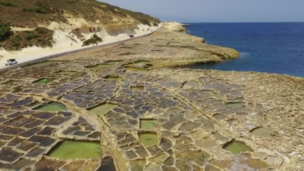 Aerial Alte Salzpfannen Der Bucht Von Xwejni Insel Gozo Malta — Stockvideo