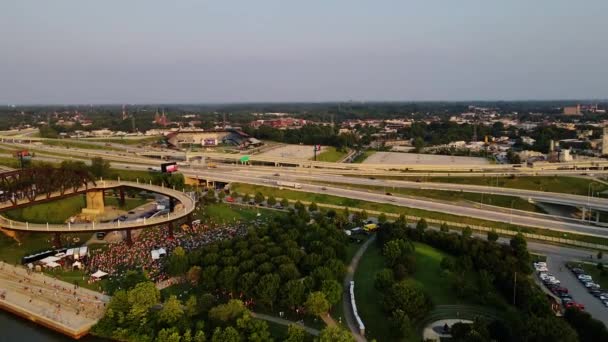 Veduta Aerea Concerto All Aperto Tramonto Louisville Usa Pan Drone — Video Stock