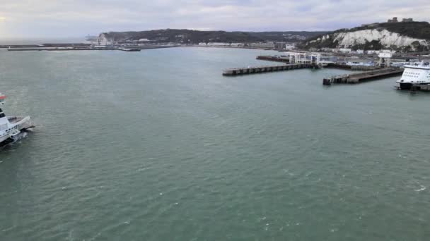 Feribotu Dover Limanı Kent Ngiltere Hareket Ediyor Hava Görüntüleri — Stok video