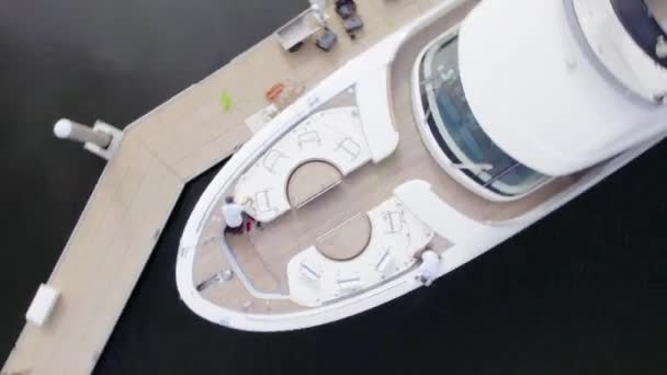Vista Aerea Sopra Team Pulizia Che Prende Cura Uno Yacht — Video Stock