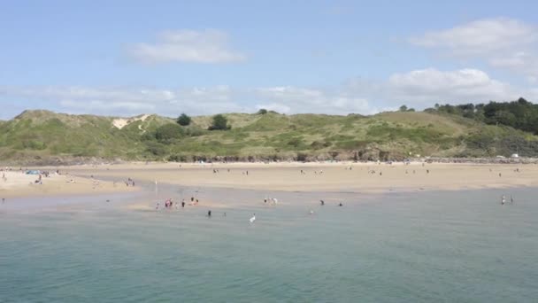 Filmdrone Luchtbeelden Boven Porthtowan Beach Noord Cornwall Groene Zeeën Blauwe — Stockvideo