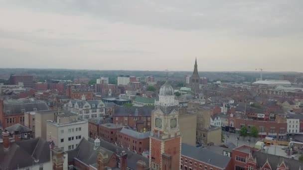 Leicester Şehrinin Havadan Görünüşü Konseyin Muhteşem Saat Kulesinin Yukarıdan Görünüşüne — Stok video
