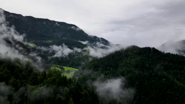 Słowenia Misty Mountain Landscape Aerial Drone Mp4 — Wideo stockowe