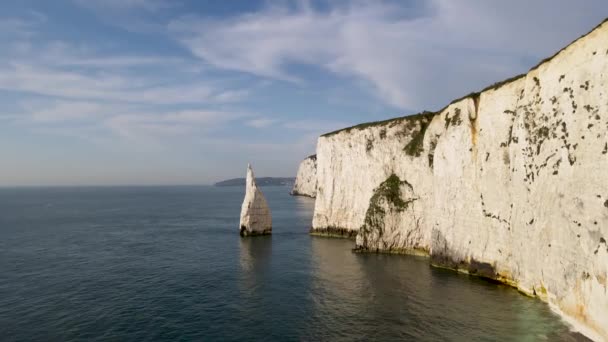 Aerial Drone Forward Stack Rocky Cliff Wall Old Harry Rocks — Stock Video