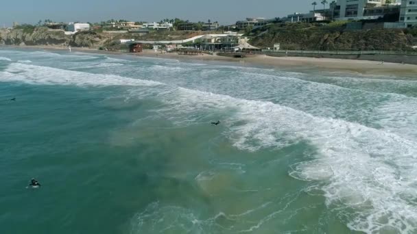 Vista Aérea Surfistas Pranchas Surf Ondas Mar Mediterrâneo Herzliya Beach — Vídeo de Stock