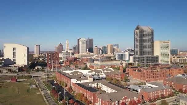 Columbus Ohio Skyline Drone Video Zoom Naar Stad — Stockvideo