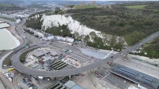 Väg Som Förbinder Port Dover Färjeterminalen Kent England Drone Overhead — Stockvideo