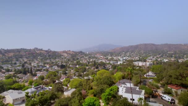 ロサンゼルスのフライオーバーイーグルロック地区美しい夏の日にカリフォルニア — ストック動画