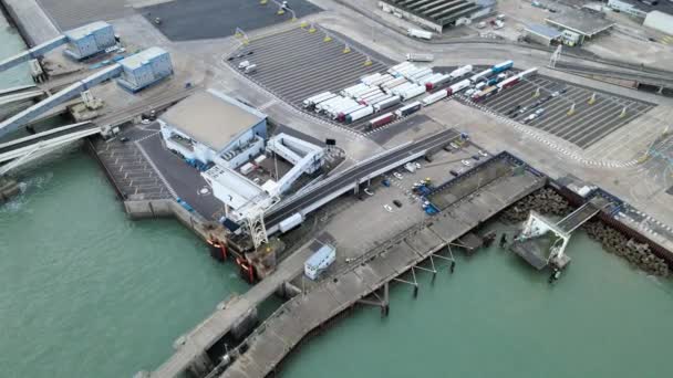 Trucks Lorries Waiting Port Dover Ferry Terminal Kent England Air — 비디오