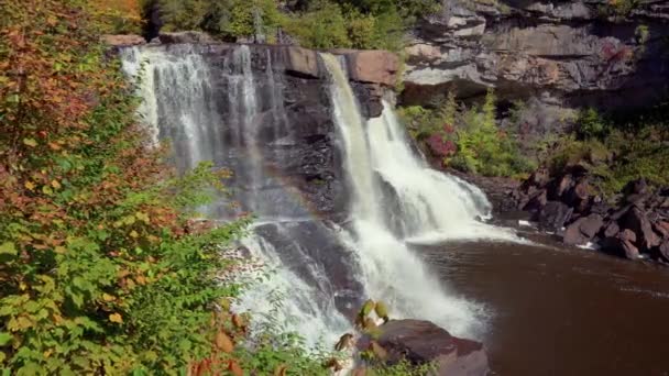 Cascada Cámara Lenta Durante Otoño Temprano Virginia Occidental — Vídeos de Stock