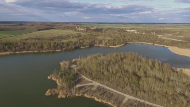 Вечірнє Сонячне Світло Освітлені Штучні Водойми Кар Єри Повітряний Постріл — стокове відео