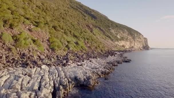 Sardunya Daki Cala Gonone Köyünün Yakınındaki Kayalıkların Ilginç Kaya Oluşumunun — Stok video
