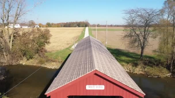 Swartz Coberto Histórico Red Bridge Drone Vídeo Acima Wyandot Ohio — Vídeo de Stock