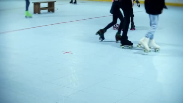 Group Girls Having Fun Skating Roller Skate Rink — Stock Video