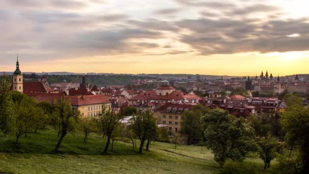 Matahari Terbit Praha Republik Ceko Seperti Yang Terlihat Dari Kebun — Stok Video