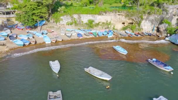 Rybářské Čluny Kotvící Přístavu Boca Yuma Dominikánská Republika — Stock video