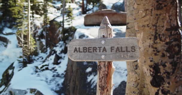 Slow Pan Wooden Sign Alberta Falls — Stock Video