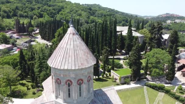 Voando Sobre Cúpula Cruz Convento São Nino Bodbe Olhando Para — Vídeo de Stock