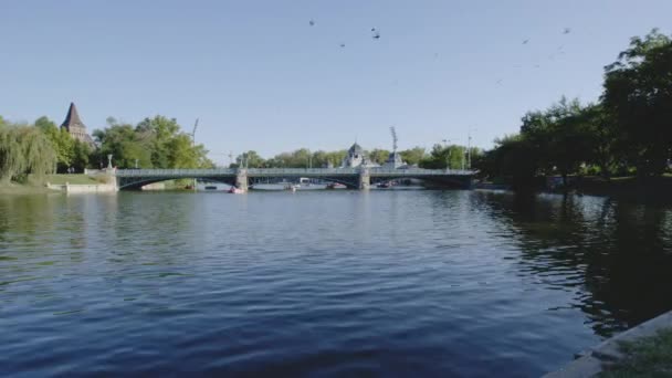 City Park Arcos Históricos Ponte Aço Sobre Água Varosligeti Lago — Vídeo de Stock