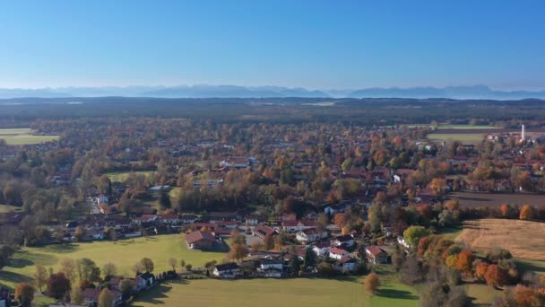 Dağ Sırasındaki Köy Sonbahar Mevsiminde Bavyera Alpleri Nin Eteklerindeki Küçük — Stok video