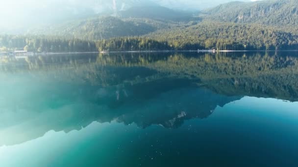 Aerial Drone Shot Lake Eibsee Garmisch Partenkirchen Its Very Clear — Vídeo de stock