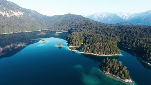 Drone Aéreo Disparado Sobre Eibsee Perto Garmisch Partenkirchen Com Sua — Vídeo de Stock