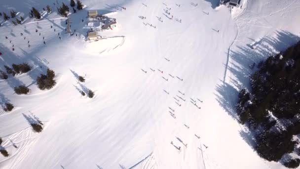 Veduta Aerea People Sci Snowboard Collina Ski Resort Drone Vola — Video Stock