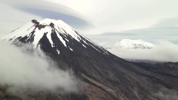 Mist Passeert Vulkaan Kegel Van Mount Ngauruhoe Tongariro National Park — Stockvideo