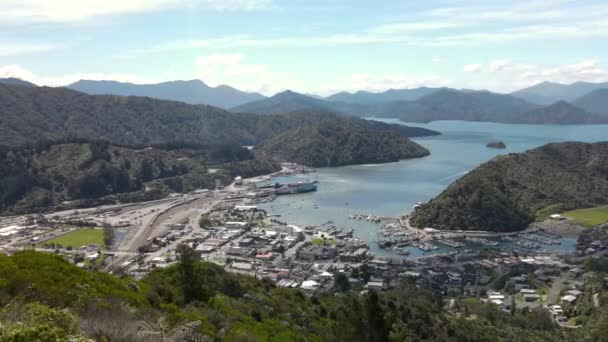 Malerische Stadt Fjord Luftaufnahme Von Picton Neuseeland Sommersonniger Tag — Stockvideo