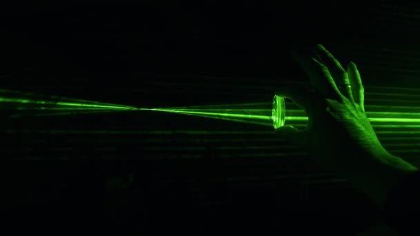 회전축에서 나오는 레이저 광선의 초점의 — 비디오